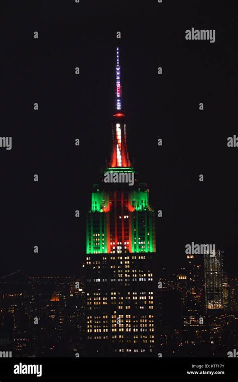 Empire state building in christmas lights hi-res stock photography and ...