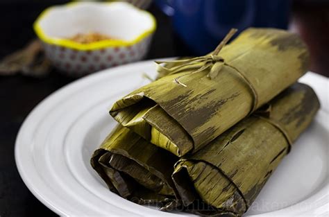 Suman Malagkit (Filipino Sticky Rice Cake Recipe) - The Unlikely Baker