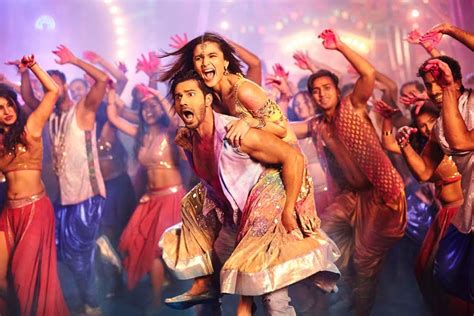 Varun Dhawan, Alia Bhatt get colourful in Badri Ki Dulhania