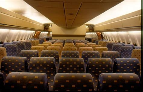 American Airlines DC-10 Economy Cabin | Aircraft interiors, Vintage airlines, American airlines