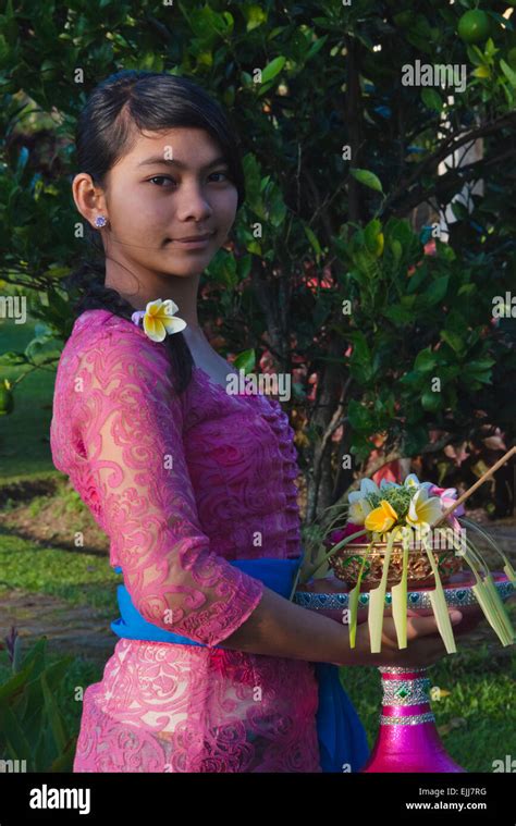 Girl carrying flower basket, Bali island, Indonesia Stock Photo - Alamy