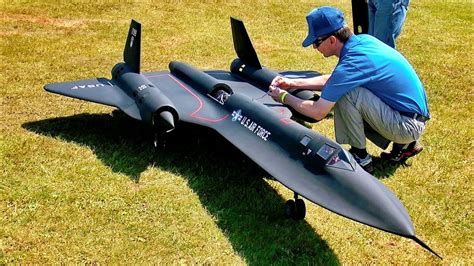 WOW !!! STUNNING !!! BLACKBIRD SR-71 US AIR FORCE LOCKHEED / RC TURBINE SCALE MODEL JET FLIGHT ...