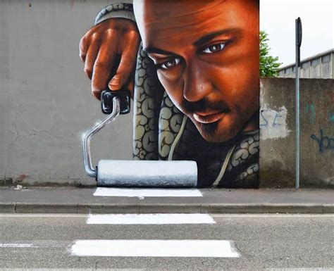 Amazing Italian Street Art Portraits That Interact With the Road Beside Them