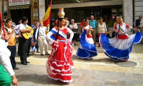 Danza: Galopa = son bailadas por un grupo de mujeres llamadas galoperas ...