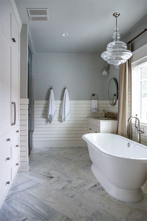 Bathtub Lighting / 20 Luxurious Bathrooms with Elegant Chandelier ...