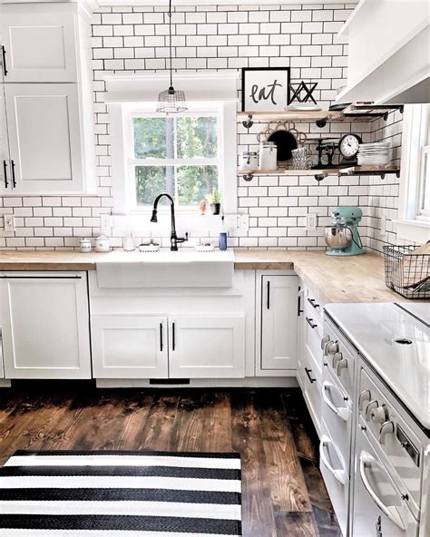 We are living for this kitchen by @jonescreekcottage! Loving these ...