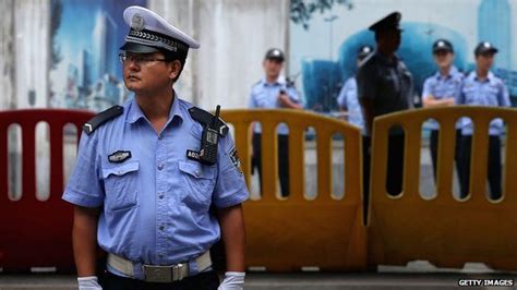 China: Fake cops guard government building - BBC News