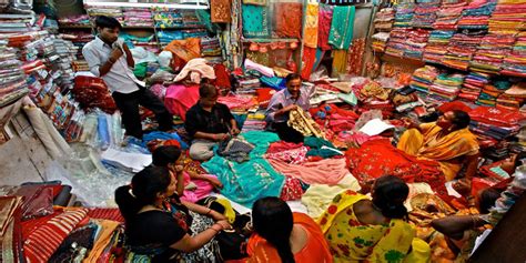 Chandni Chowk’s Cloth Market in Delhi - PIPLDELHI