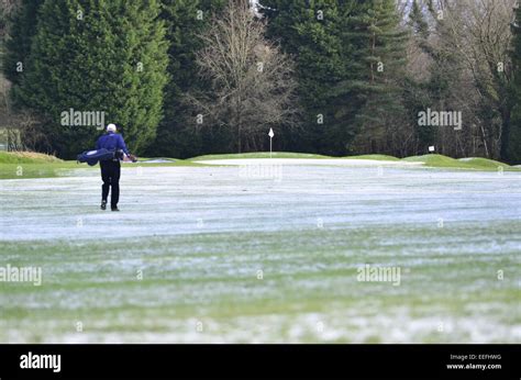 Bristol, UK. 17th Jan, 2015. UK weather. members of Long Ashton Golf ...