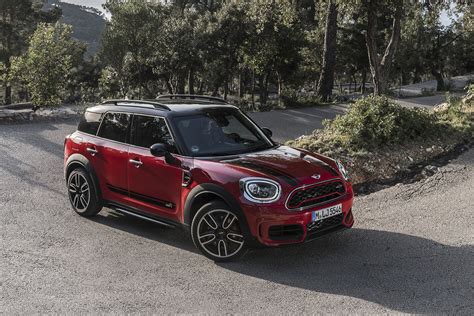 2017 Mini Countryman JCW revealed