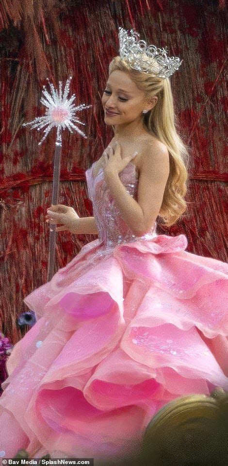 Ariana Grande is seen as Glinda The Good Witch for FIRST TIME | Ariana ...