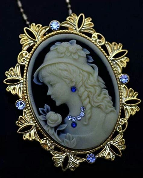 Victorian Cameo necklace | Cameo jewelry, Cameo pendant necklace, Cameo pendant