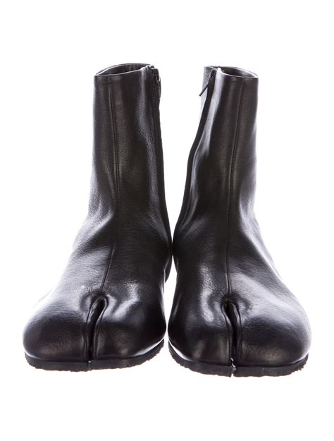 Maison Margiela Leather Tabi Boots - Shoes - MAI30086 | The RealReal