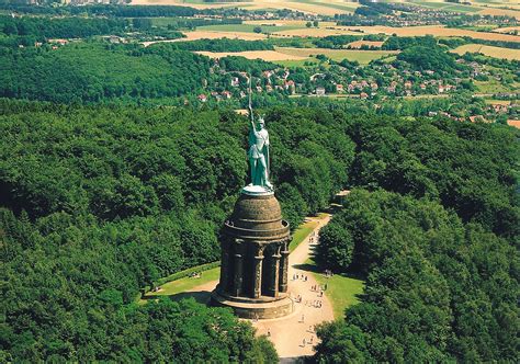 Sehenswertes Hermannsdenkmal Schloss Neuhaus Delbrück