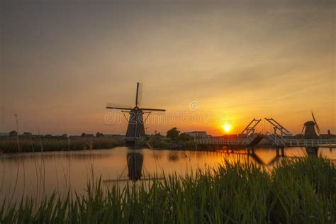 Windmills during Sunset in the Netherlands Stock Photo - Image of beautiful, kinderdijk: 105184078