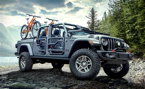 Jeep Gladiator could edge Wrangler as FCA's accessory champion | Automotive News