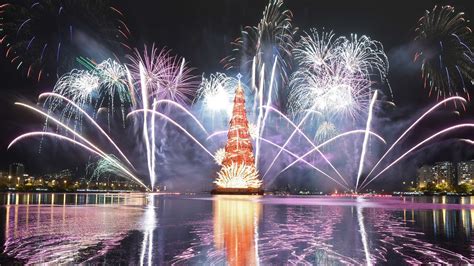 World's biggest floating Christmas tree in Brazil - CBBC Newsround