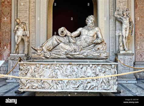 Sculptures in Vatican museum Stock Photo - Alamy