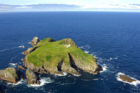 Flannan Islands Light Lighthouse in near Mangursta, SC, United Kingdom - lighthouse Reviews ...