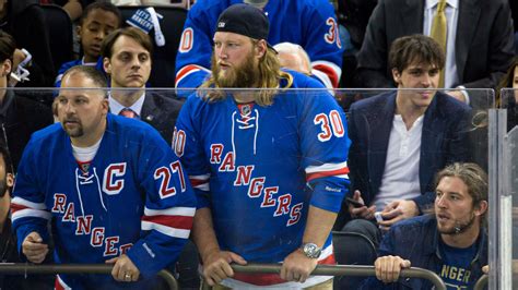 Jets legend Nick Mangold shows All-Pro chugging ability at Rangers game