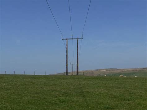 Power lines across the moor © Stephen Craven cc-by-sa/2.0 :: Geograph ...