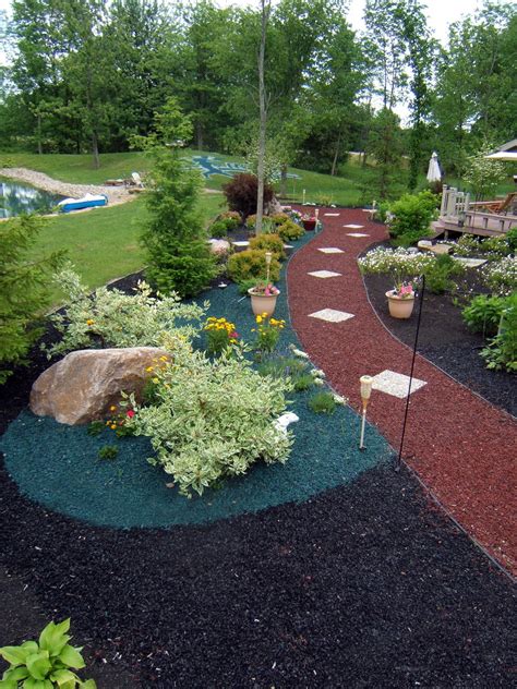 Pin by Tiffany Owens-Jenks on Home decor | Mulch landscaping, Modern front yard landscaping ...