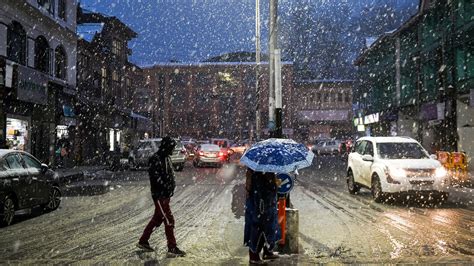 J&K weather update: Road closed, flights delayed; improvement from tomorrow | Latest News India ...