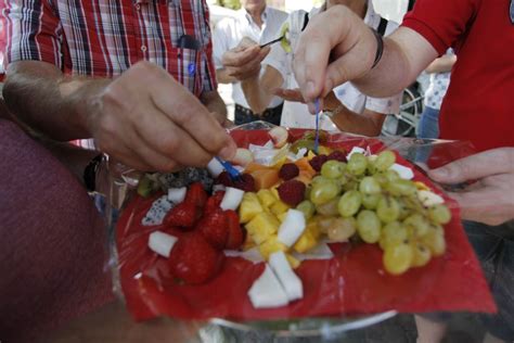 Munich: Viktualienmarkt Food Tasting Tour in German | GetYourGuide