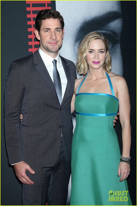 Emily Blunt Premieres 'Girl On the Train' in NYC with Justin Theroux ...