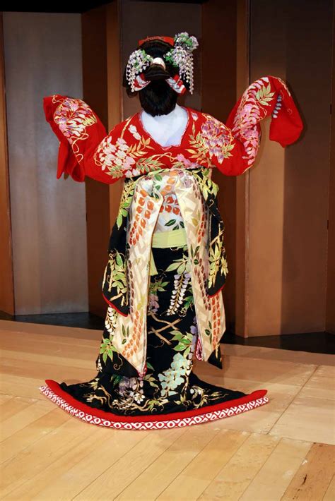 TomoeArts: The Complex World of Kabuki Costuming