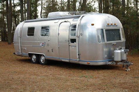 Vintage Airstream Trailer Pictures [Slideshow]