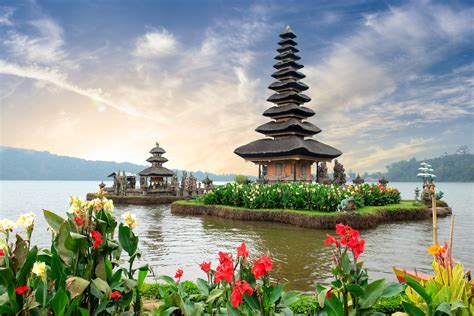 Indonesia aims to attract 7 million tourists to Bali in 2018 - News - The Jakarta Post