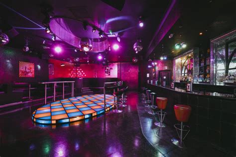 11 Types Of Bars - Nightclubs, Pubs and Lounges - VenueLook Blog