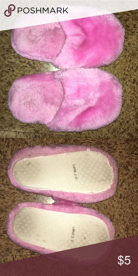 Pink Fuzzy Slipper Girls size Large (2-3) | Slippers for girls, Size girls, Fuzzy slippers