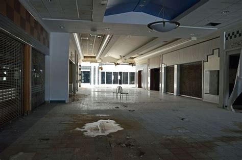 Abandoned Malls in the USA (66 pics)