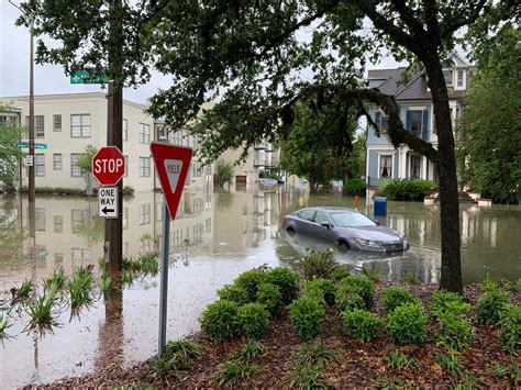 During flash flooding. Baton Rouge, Louisiana - News from Louisiana, U ...