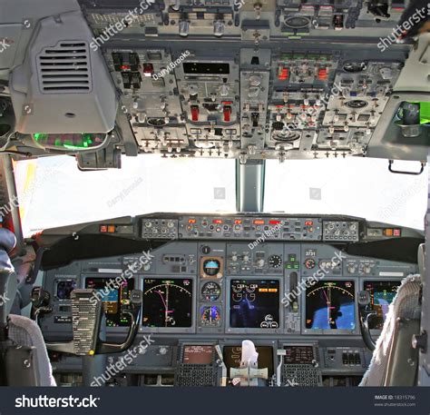 Cockpit Modern Airliner Stock Photo 18315796 | Shutterstock