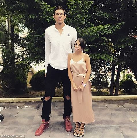 Detroit Pistons star stands two feet taller than his wife | Daily Mail Online