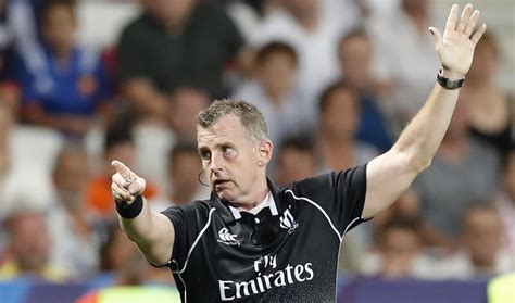 Welshman Nigel Owens keen to prolong refereeing career