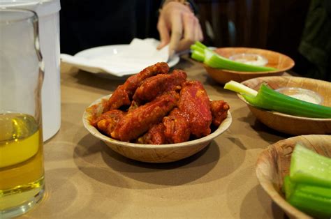 Duff’s Famous Wings - 39 Photos & 63 Reviews - Chicken Wings - 9360 ...