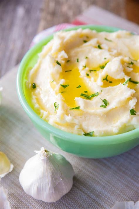 The BEST Buttery Garlic Mashed Potatoes - The Kitchen Magpie