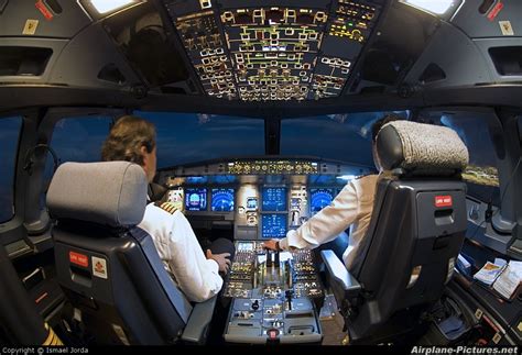 The Airbus A319 Cockpit | Cockpit, Airbus, Essonne