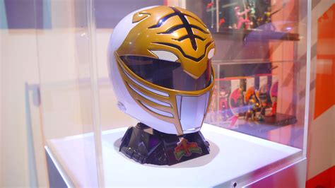 SDCC 2019 - High Resolution Images of the White Ranger Helmet - PWRRNGR