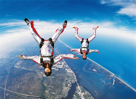 parachuting Parachute, Dangerous Sports, Cliff Diving, Base Jumping, Sports Wallpapers, Dubstep ...