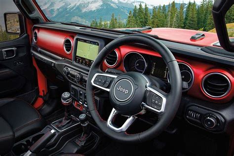 Jeep Gladiator 2024 Images - Check Interior & Exterior Photos | OtO