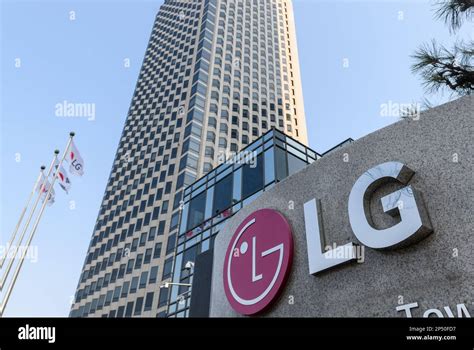 Logo with LG Group's headquarters of LG Twin Towers building in Seoul ...