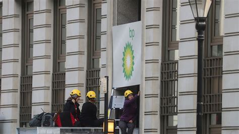 BP headquarters blockaded by climate activists | Money News | Sky News