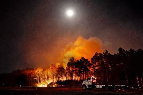 Hundreds evacuated as wildfires rage in Florida Panhandle