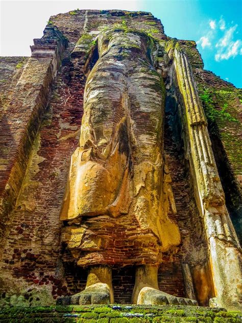 Giant Standing Buddha Statue, Polonnaruwa, Sri Lanka Stock Image ...