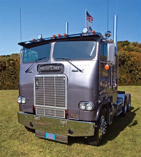 Old Cabover Is Part Of The Family | 10-4 Magazine